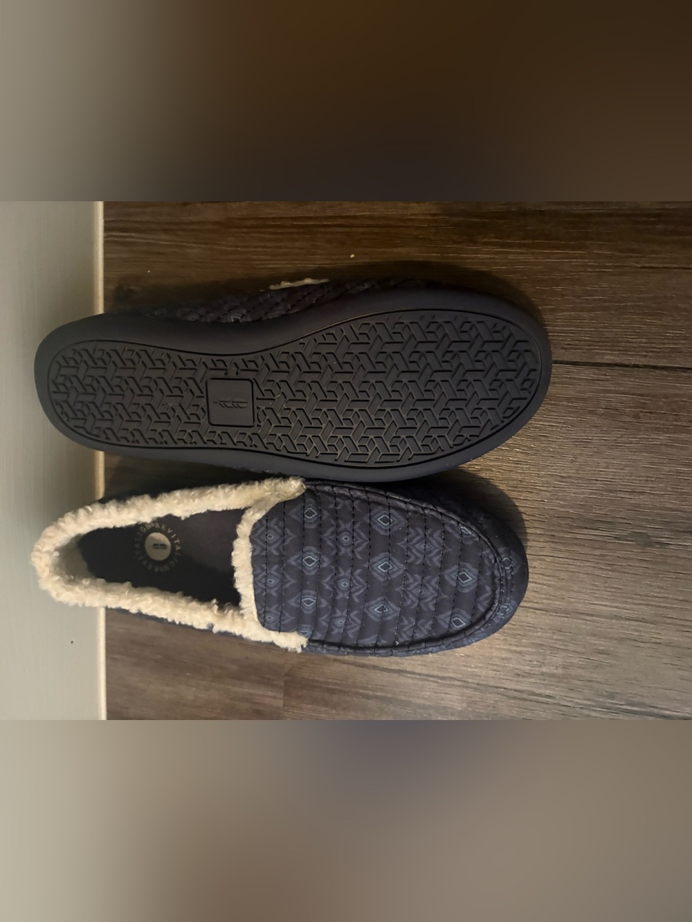 REVITALIGN Navy Quilted Women's Slip-On Slippers with Cream Faux Fur